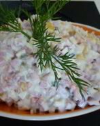 Салат Оливье с копченой колбасой