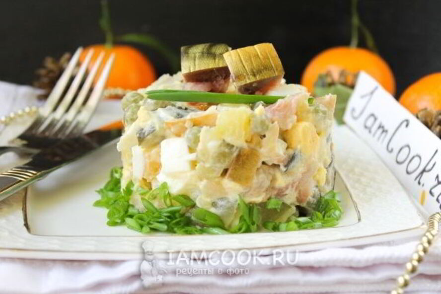 Рецепт салата оливье с копченой скумбрией