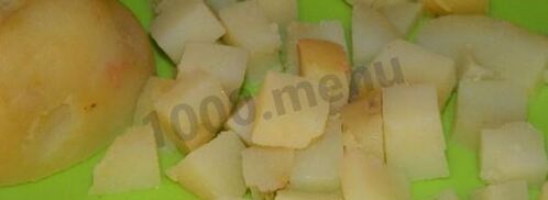 салат оливье с семгой и огурцом. Шаг 3