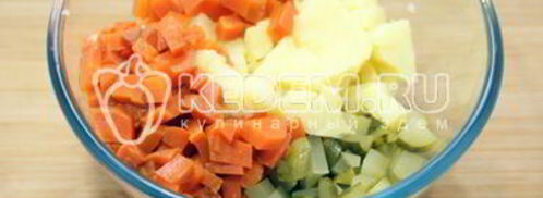 салат оливье с семгой. Шаг 3