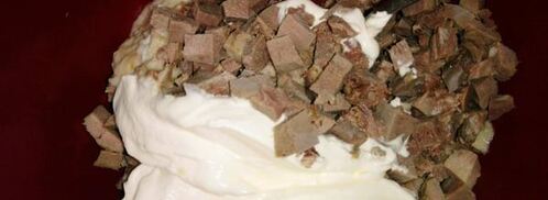 салат оливье с языком и свежим огурцом. Шаг 4