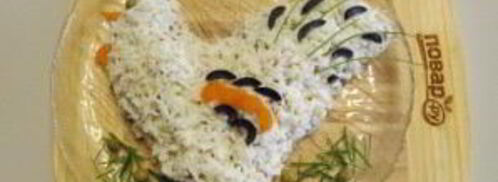 салат оливье в виде петуха. Шаг 10