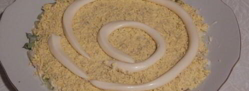 салат инь-янь с черносливом. Шаг 8