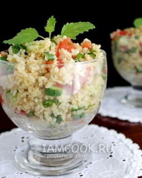 Салат из булгура с помидорами и огурцом