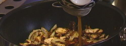 салат из дикого риса с грибами и петрушкой. Шаг 8