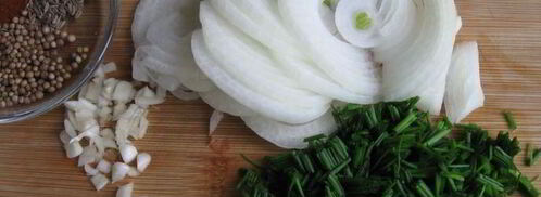 салат из морковки по-корейски, орехов и зелени. Шаг 4