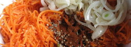 салат из морковки по-корейски, орехов и зелени. Шаг 6