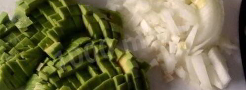 салат кальмары с авокадо. Шаг 4