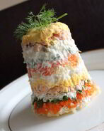 Порционный салат Мимоза с лососем