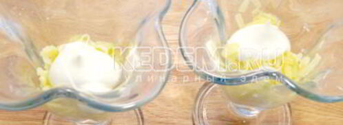 салат мимоза с горбушей. Шаг 4