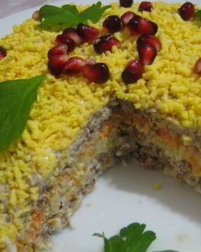 Салат Мимоза с консервой и сыром