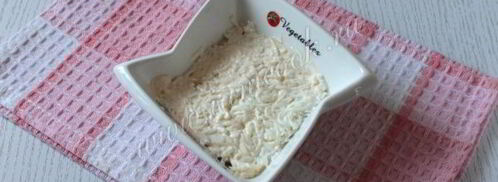 салат мимоза с яблоком. Шаг 8