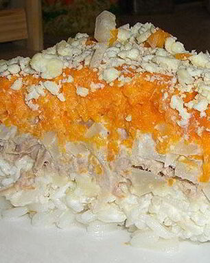 Слоеный салат Мимоза с рыбой и рисом