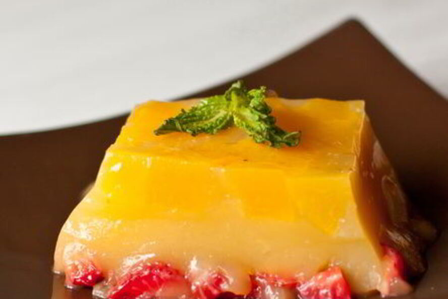 Рецепт желе мимоза с персиками и клубникой