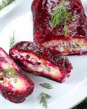 Салат-рулет Сельдь под шубой с сыром