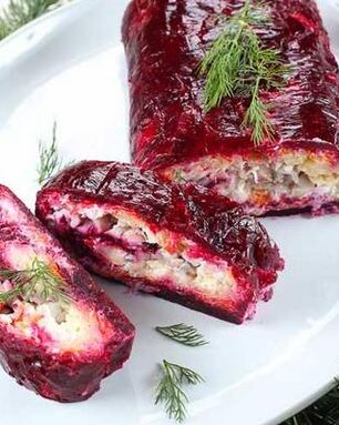 Салат-рулет Сельдь под шубой с сыром