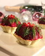 Селедка под шубой в картофельных корзинках