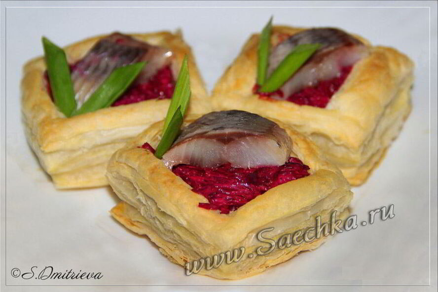 Рецепт закуски из слоеного теста селедка под шубой