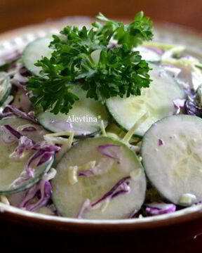 Салат с капустой и огурцом