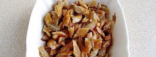 салат с копченой рыбой, крабовыми палочками и яйцами. Шаг 6