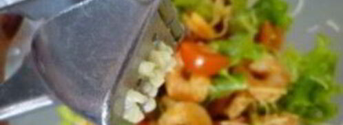 салат с креветками и помидорами черри. Шаг 10