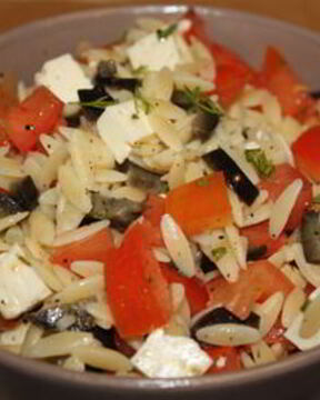 Салат с орзо и брынзой