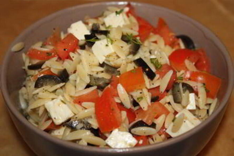 Рецепт салата с орзо и брынзой