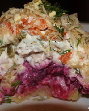 Салат со свеклой, курицей и сельдереем