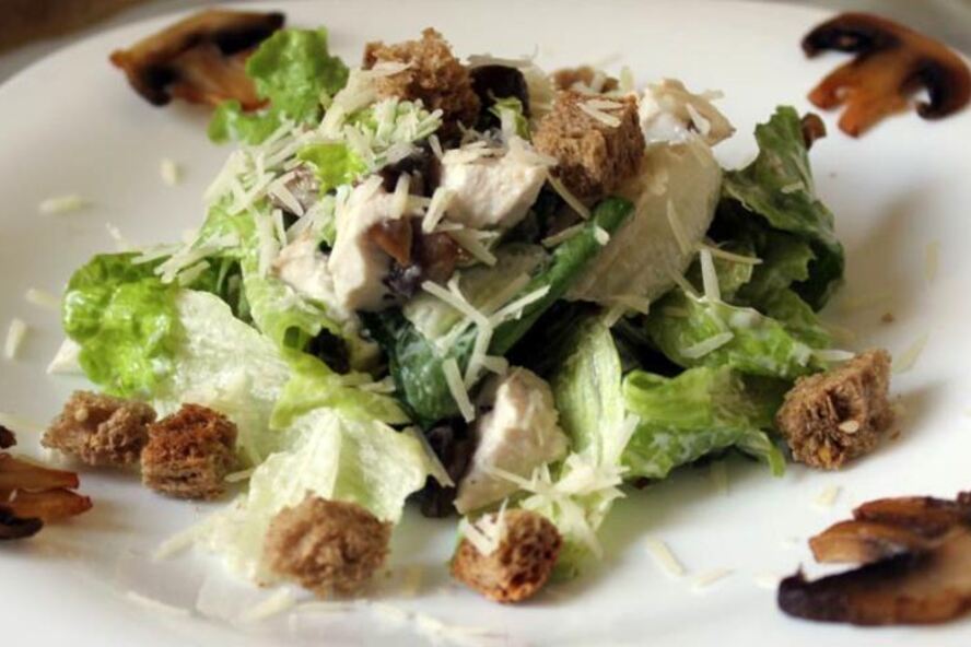 Рецепт грибного взрыва — салата цезарь по-русски