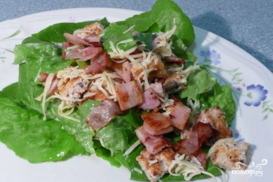 Рецепт салата цезарь с беконом