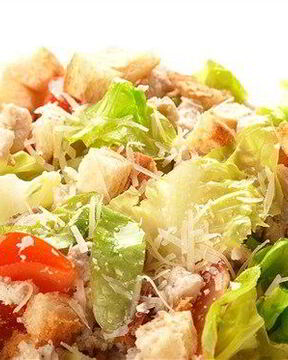 Салат Цезарь с чесночным майонезом