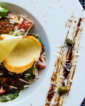 Салат Цезарь с куриной печенью