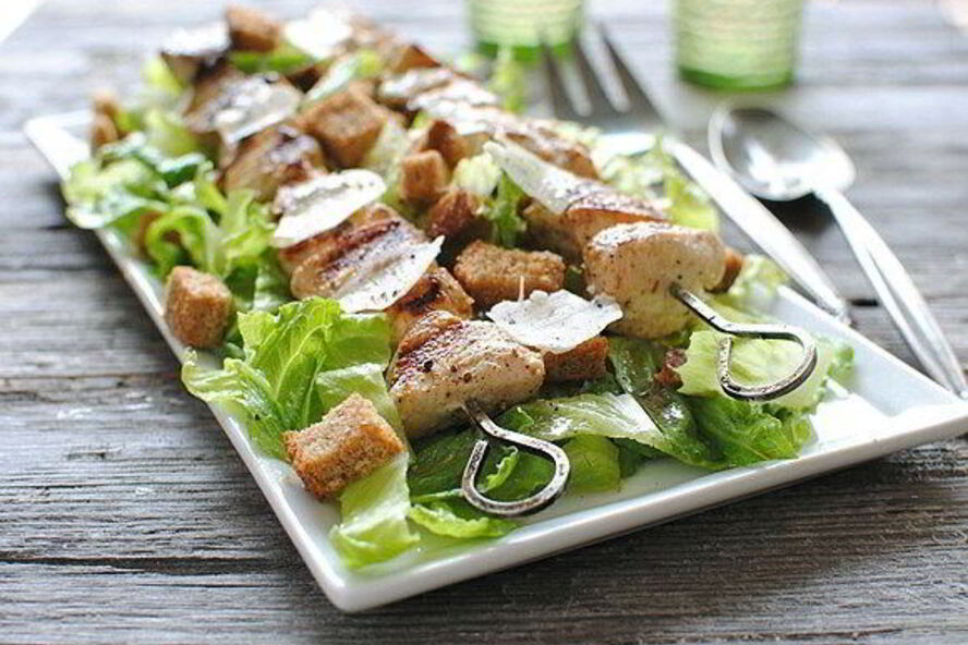 Рецепт салата цезарь с курицей гриль