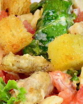 Салат Цезарь с курицей и адыгейским сыром