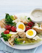 Салат Цезарь с помидорами