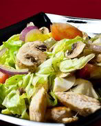 Салат Цезарь с портобелло