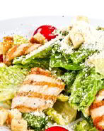 Салат Цезарь с рукколой