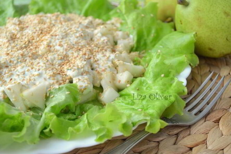 Рецепт свежего летнего салата с фетой и огурцом