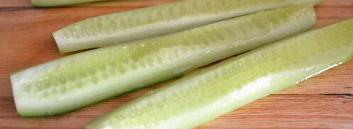 свежий летний салат с фетой и огурцом. Шаг 3