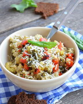 Теплый салат из киноа с щавелем