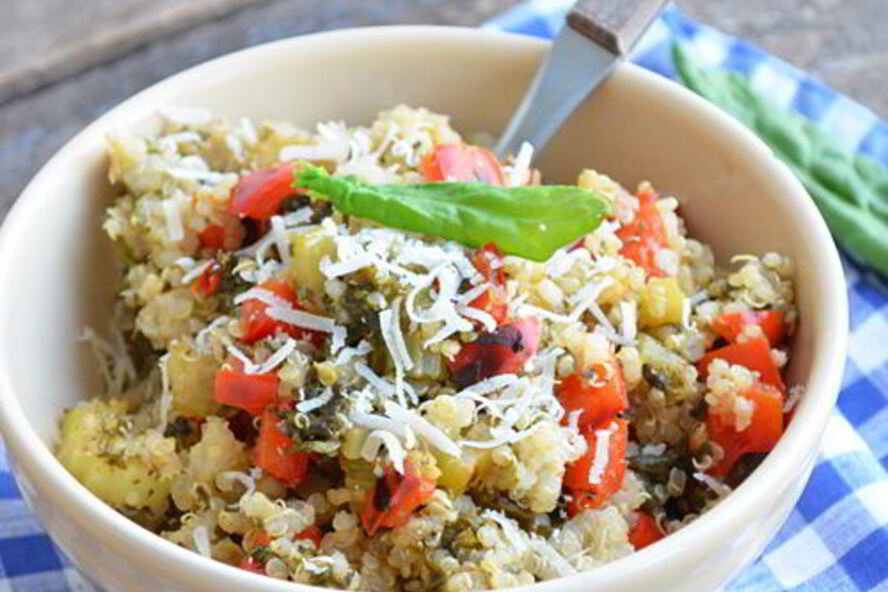 Рецепт теплого салата из киноа с щавелем