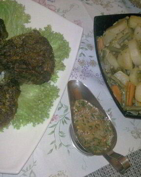 Антрекот в ореховом маринаде с овощами