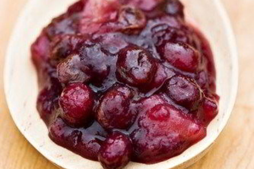 Рецепт рождественского клюквенного соуса с бурбоном