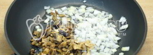 соус из сухих грибов со сметаной. Шаг 4