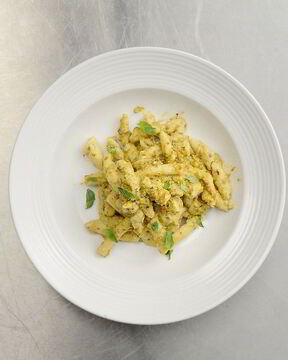 Домашняя паста бузиате с песто алла трапанезе