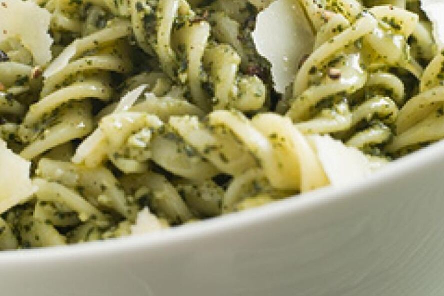Рецепт фузилли с соусом песто и пармезаном