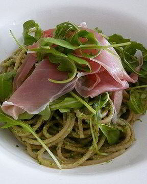 Песто из дикого чеснока с лимоном