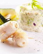 Рулеты из камбалы с соусом песто