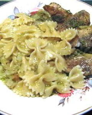 Рыба под соусом песто в горшочках