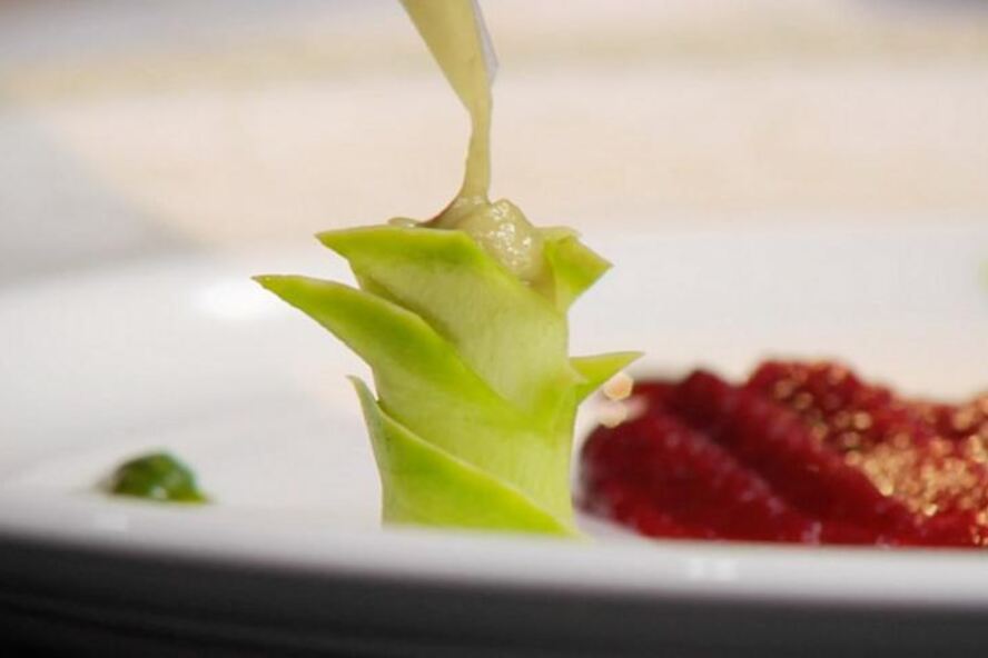 Рецепт сибаса, запеченного с соусом песто